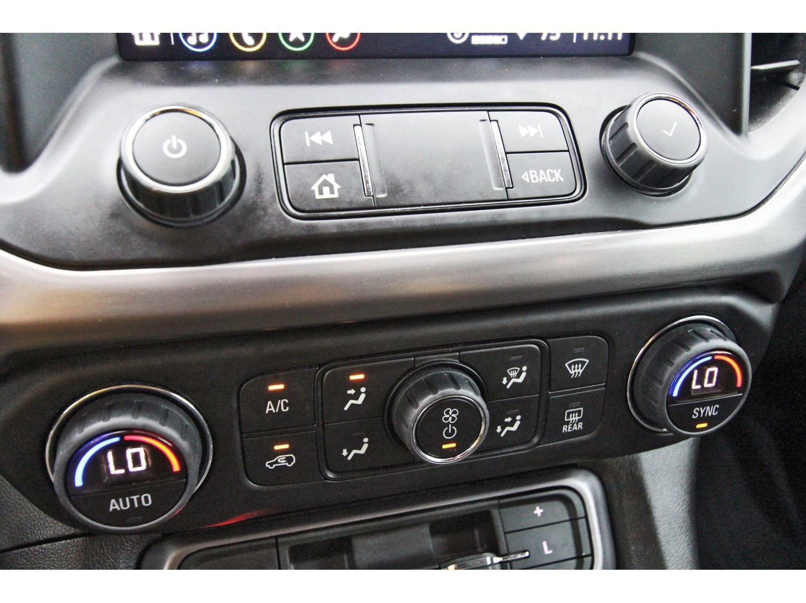 Used 2023 GMC Acadia AT4 w/ Technology Package AWD/4WD image 30