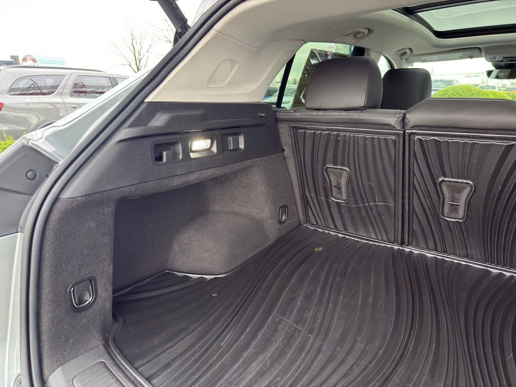 Used 2024 Buick Envision Avenir AWD/4WD image 33