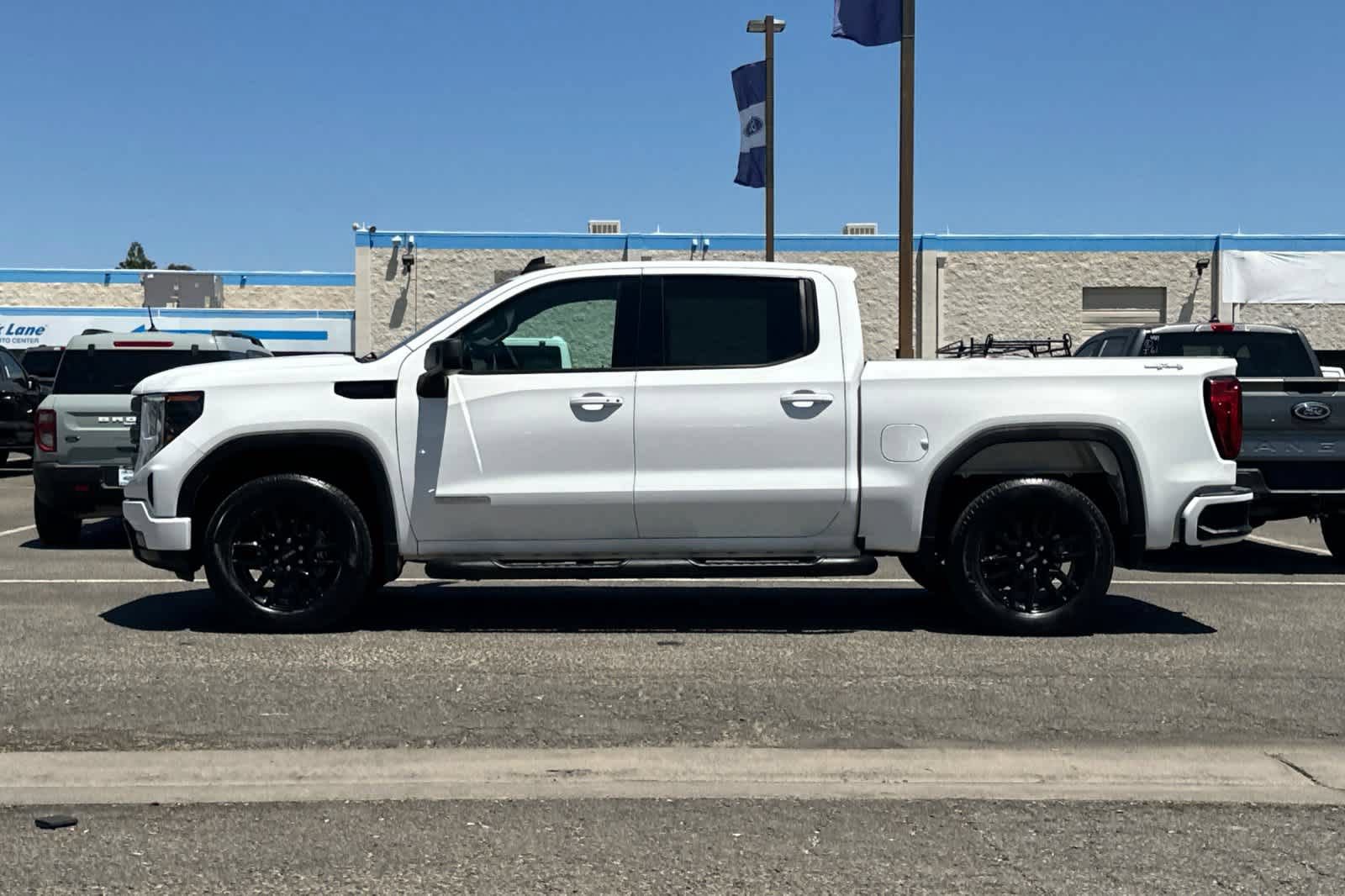 Used 2023 GMC Sierra 1500 Elevation AWD/4WD image 6