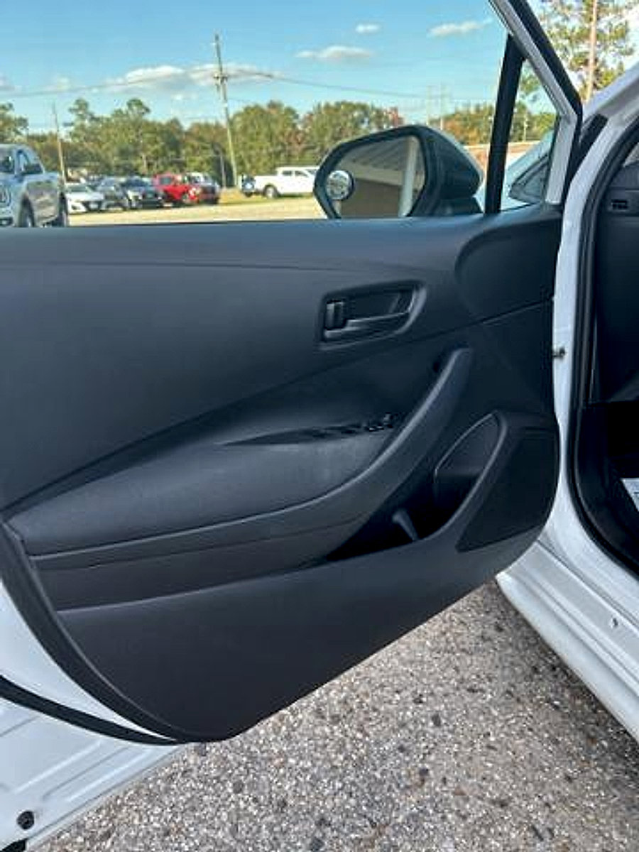 Used 2022 Toyota Corolla LE image 10