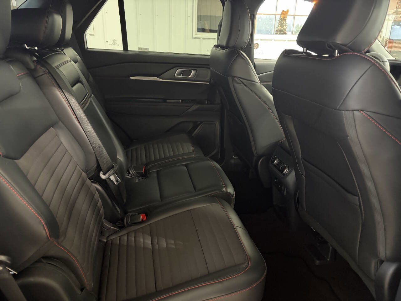 Used 2025 Ford Explorer ST-Line w/ ST-Line Street Pack image 26