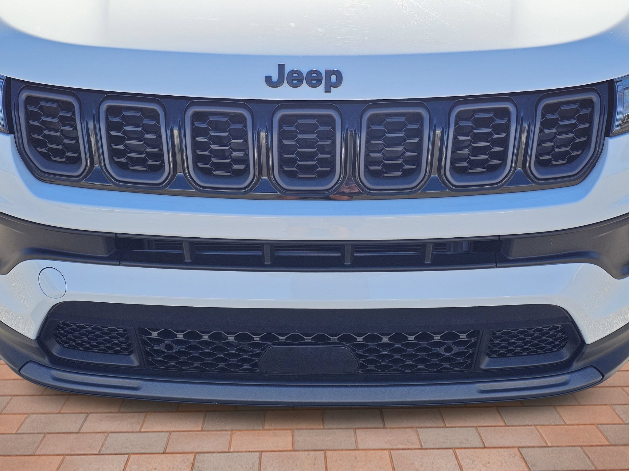Used 2026 Jeep Compass Latitude AWD/4WD image 3