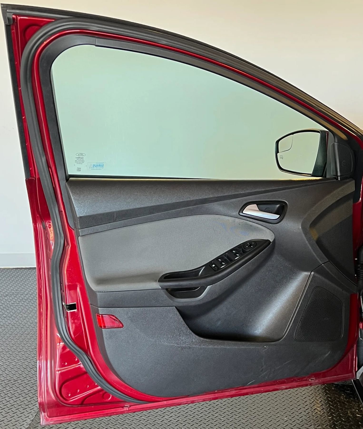 Used 2014 Ford Focus SE w/ SE Winter Package FWD image 13