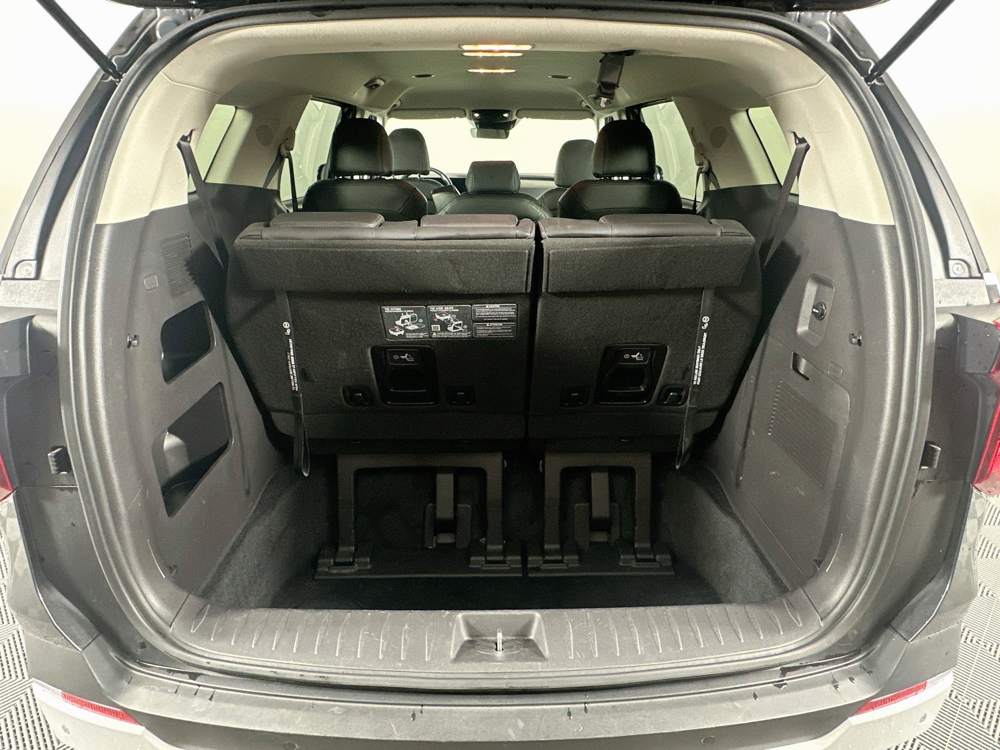 Used 2026 Kia Carnival FWD image 31