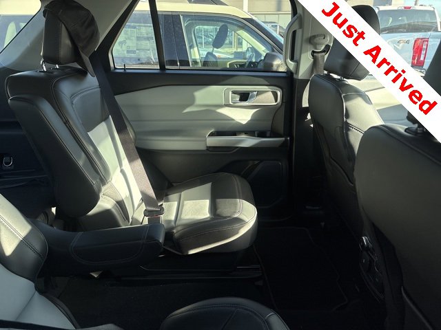 Used 2022 Ford Explorer XLT w/ Equipment Group 202A image 9