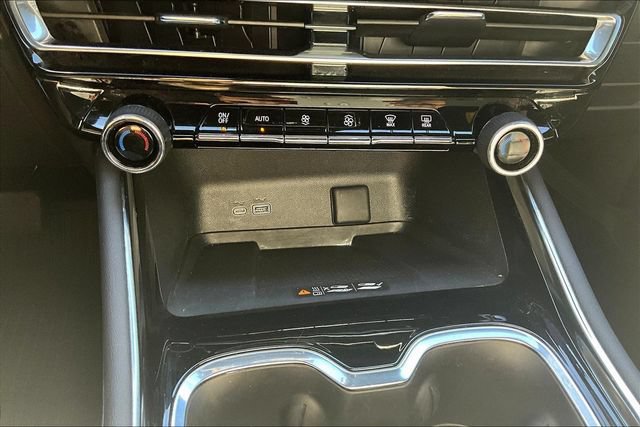 Used 2025 Chevrolet Traverse RS w/ LPO, Floor Liner Package FWD image 16