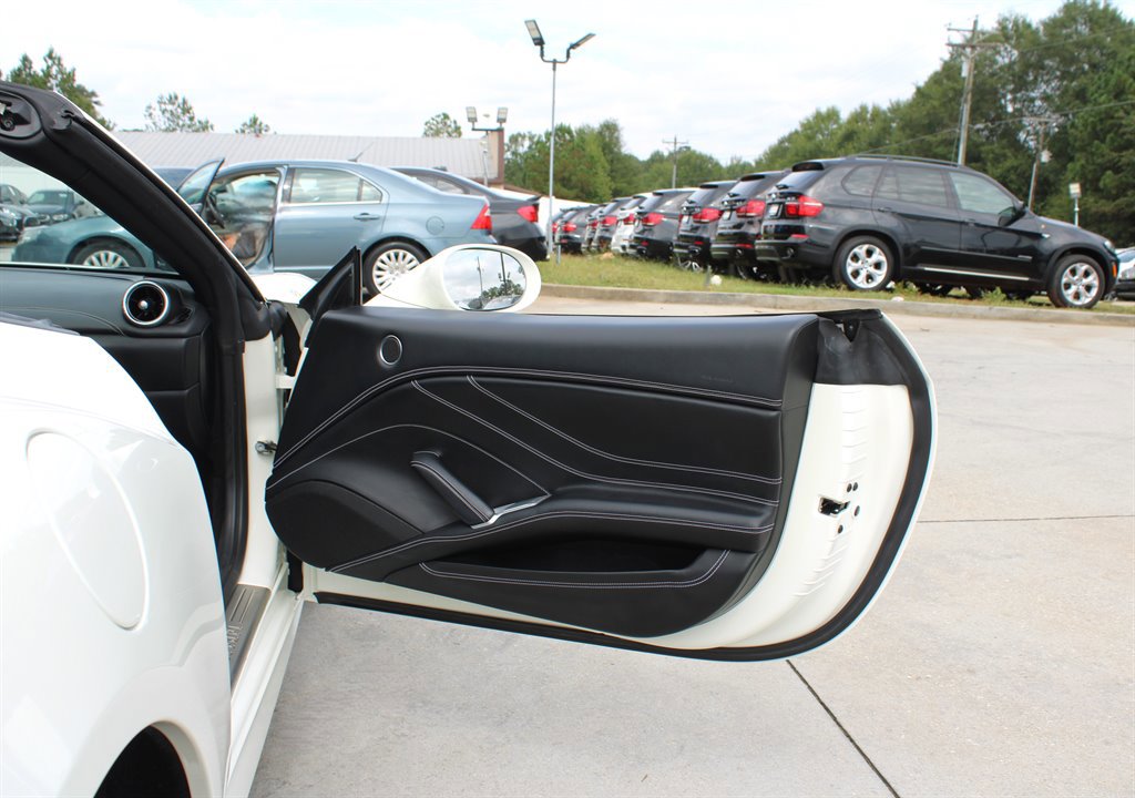 Used 2015 Ferrari California T RWD image 41