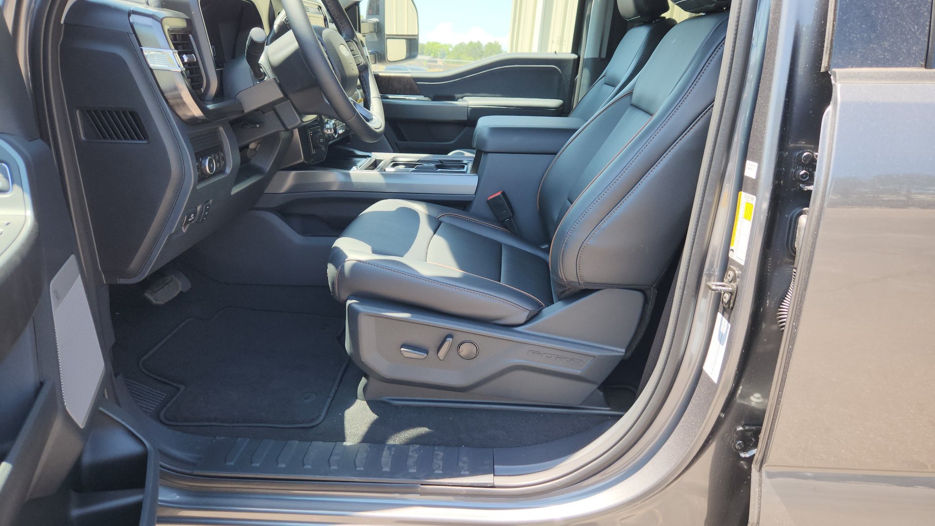 New 2026 Ford F350 Lariat w/ Black Appearance Package AWD/4WD image 13
