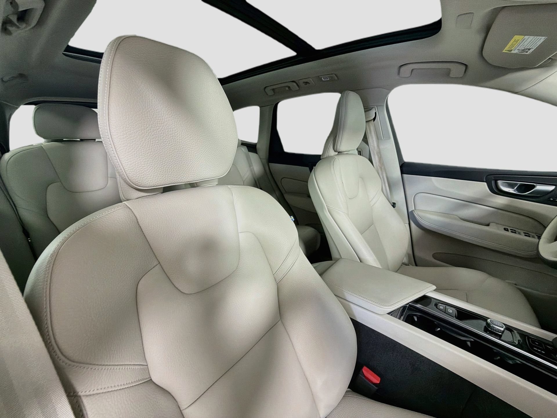 Certified 2024 Volvo XC60 B5 Plus AWD/4WD image 28