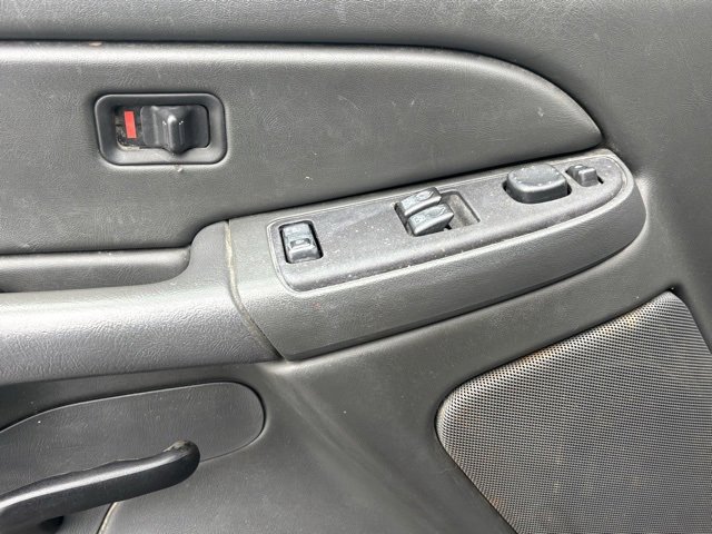 Used 2006 Chevrolet Silverado 2500 LT w/ Snow Plow Prep Package image 10