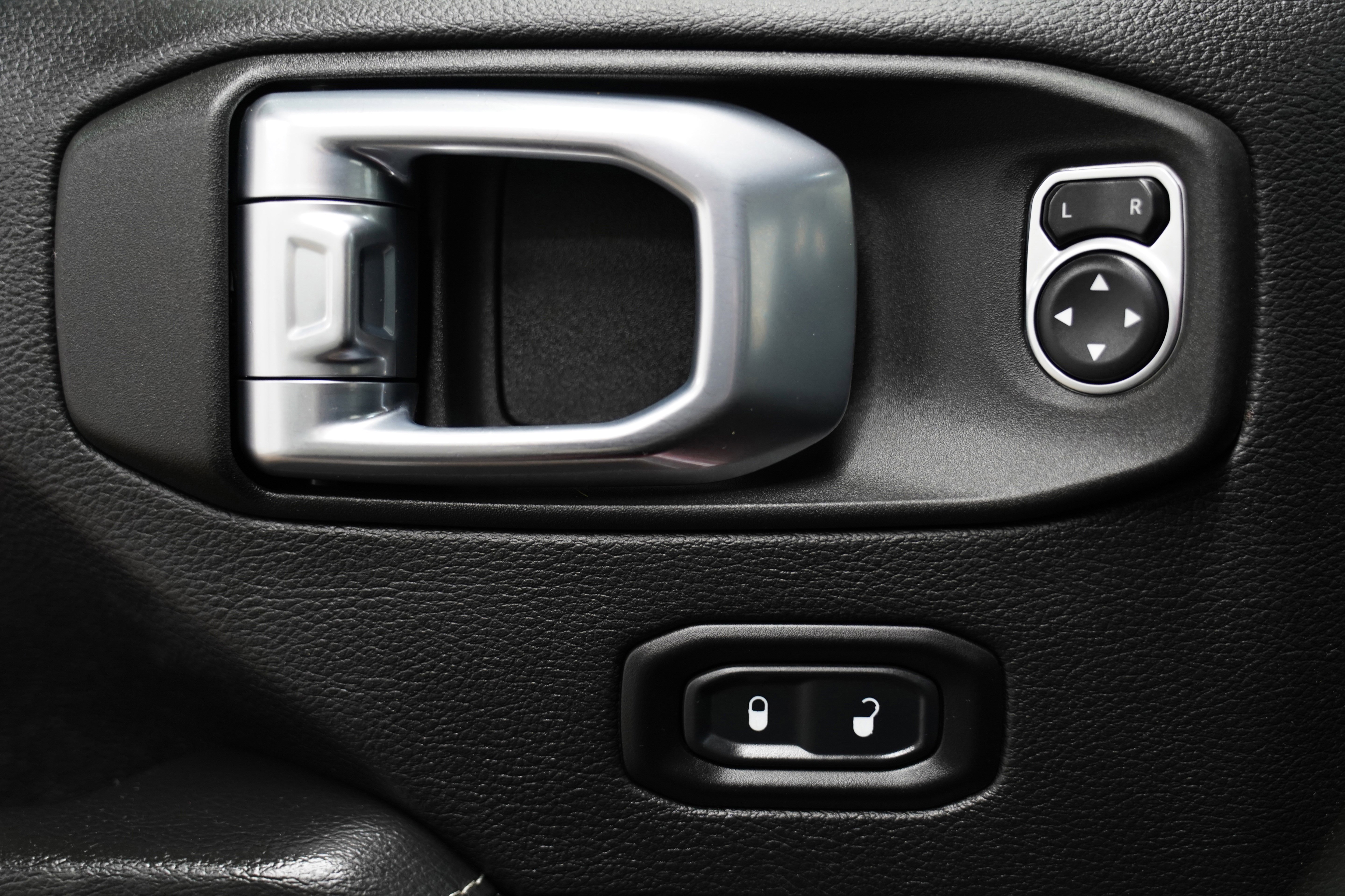 Used 2021 Jeep Wrangler Unlimited Sahara image 17