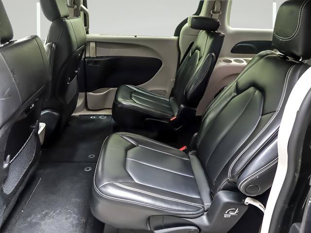 Used 2023 Chrysler Pacifica Touring-L FWD image 10