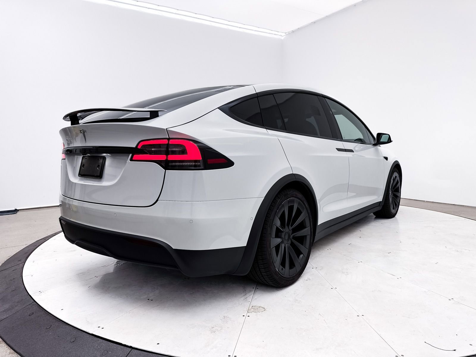 Used 2022 Tesla Model X image 17