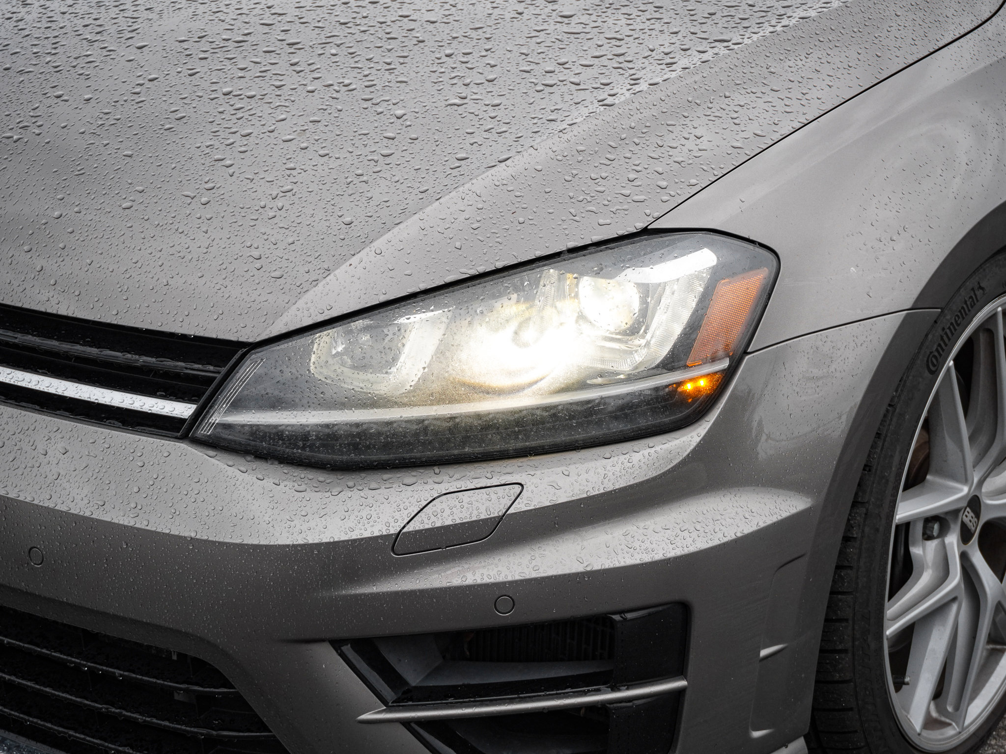 Used 2015 Volkswagen Golf R 4-Door image 6