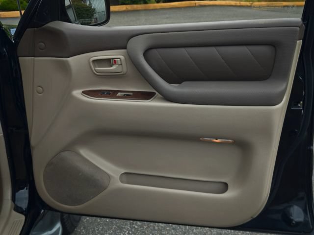 Used 2002 Toyota Land Cruiser AWD/4WD image 30