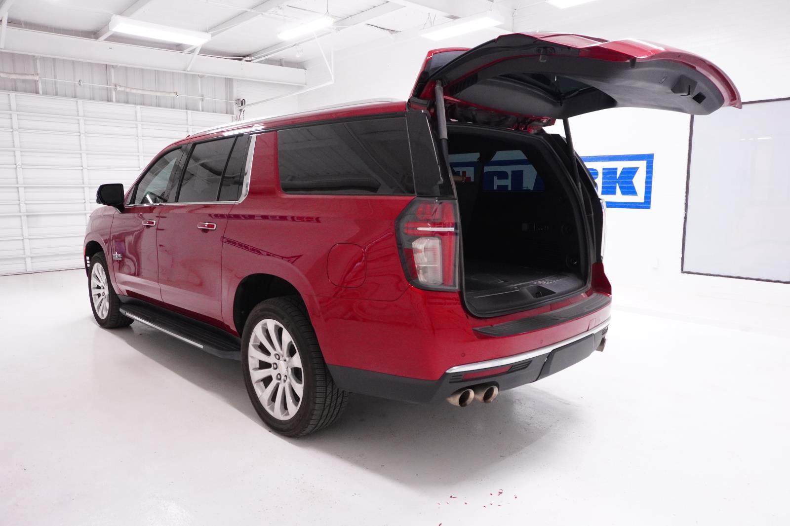 Used 2021 Chevrolet Suburban Premier w/ Premium Package image 10