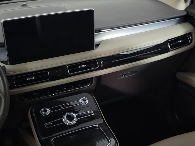 Used 2023 Lincoln Nautilus FWD w/ Premium Package image 12