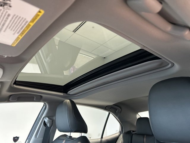Used 2019 Toyota Camry XLE w/ Sunroof Package image 14