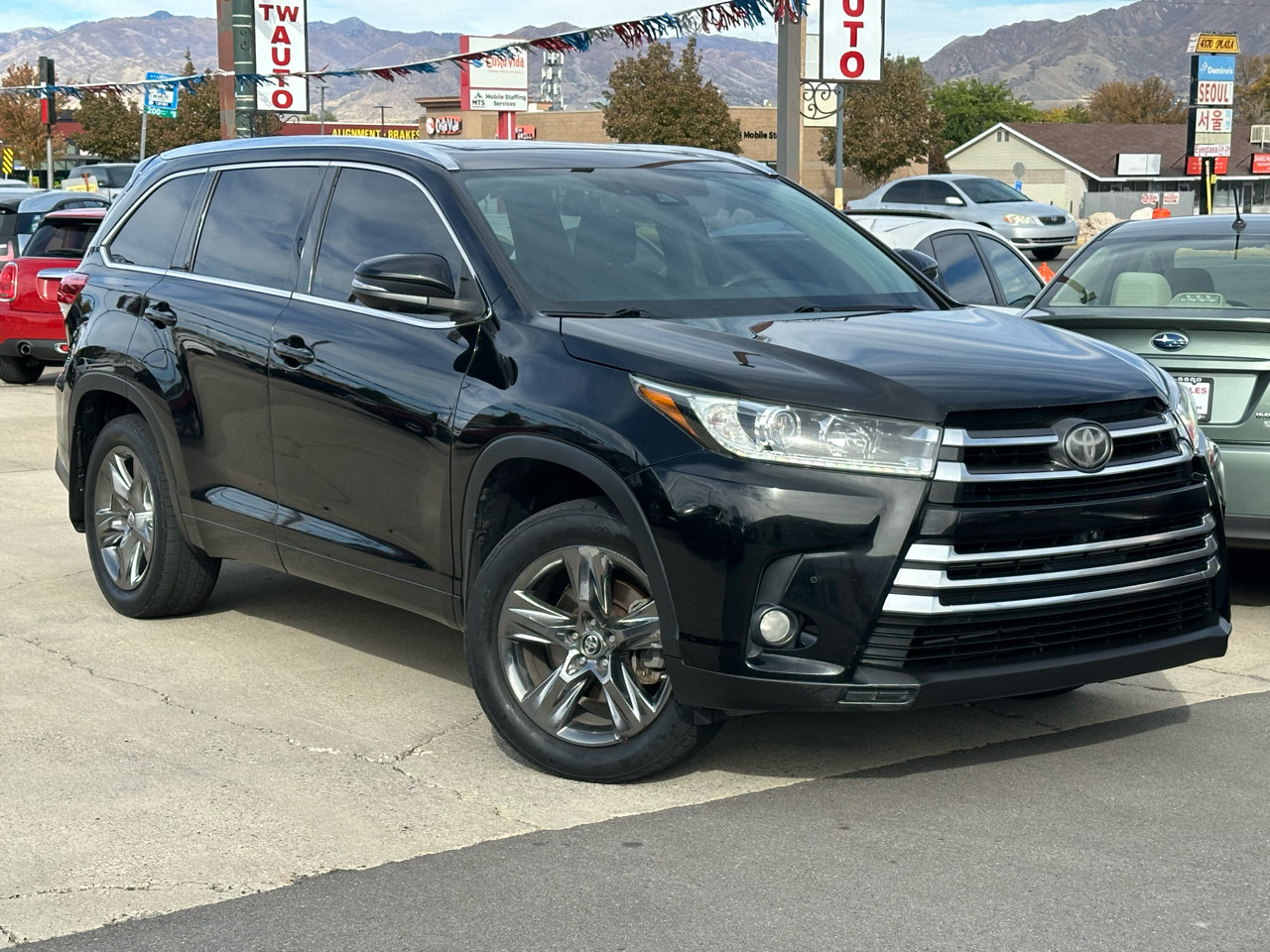Used 2017 Toyota Highlander Limited image 3