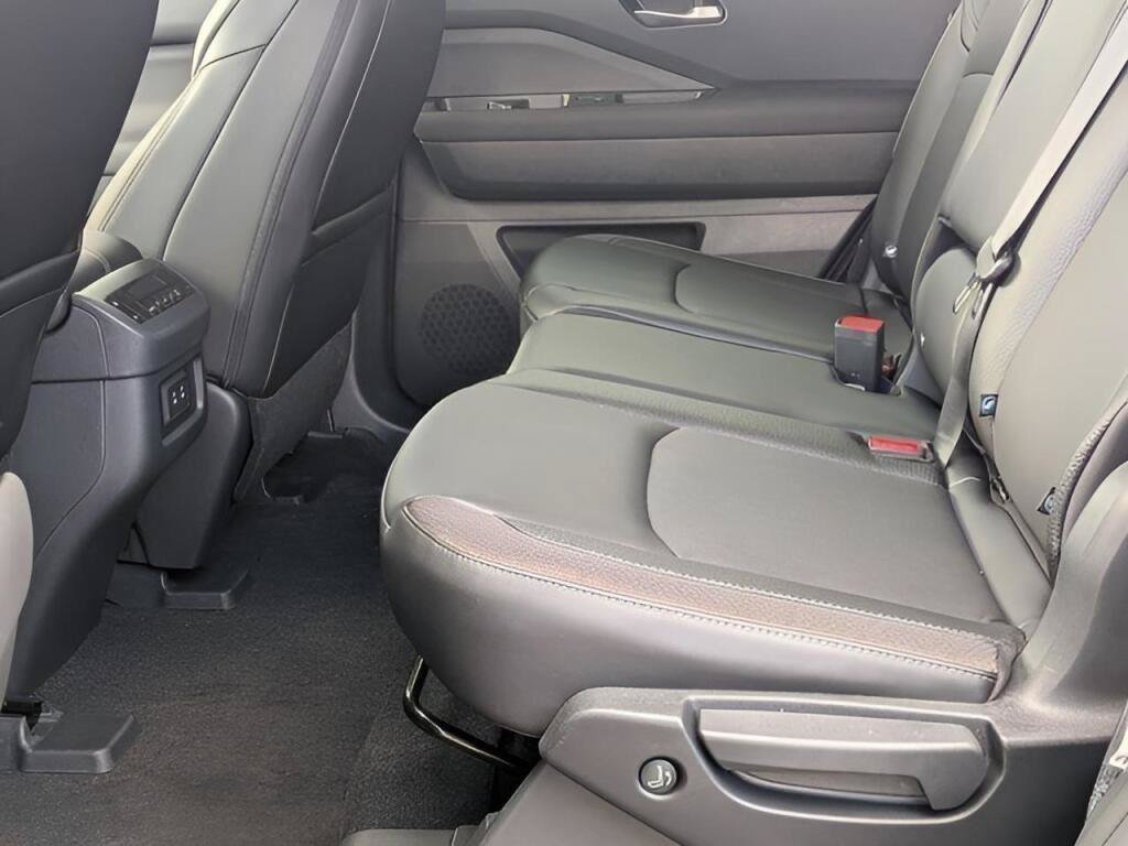 Used 2026 Nissan Pathfinder SL AWD/4WD image 23