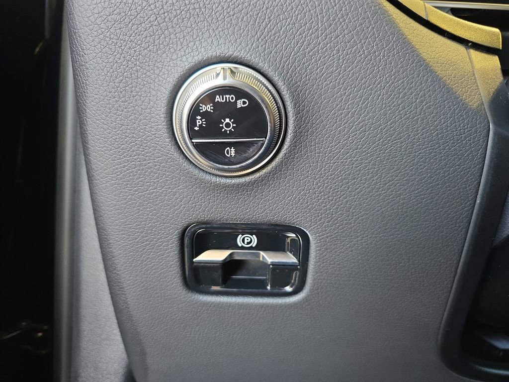 Certified 2025 Mercedes-Benz GLC 43 AMG 4MATIC image 26