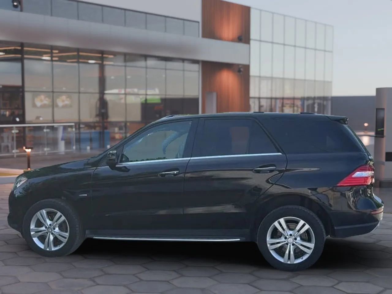 Used 2012 Mercedes-Benz ML 350 BlueTEC 4MATIC image 6