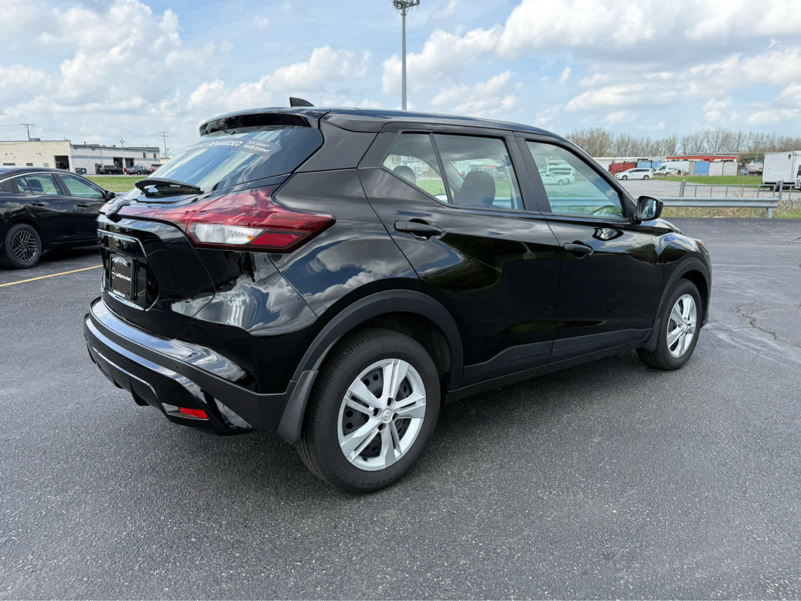 Used 2025 Nissan Kicks Play S FWD image 8
