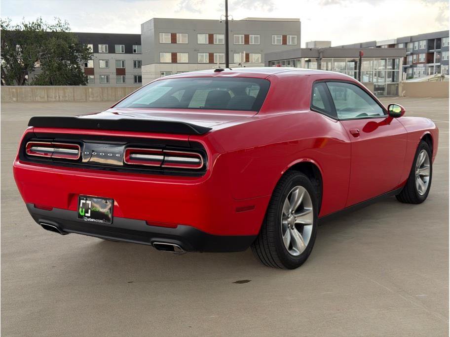 Used 2016 Dodge Challenger SXT RWD image 8