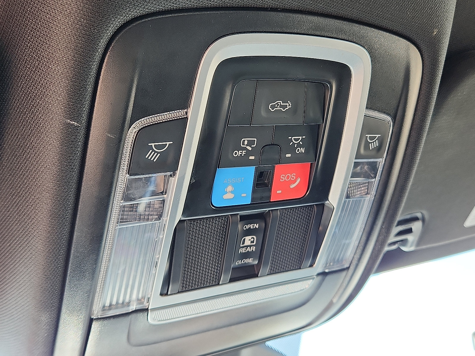 Used 2025 RAM 1500 Laramie AWD/4WD image 19