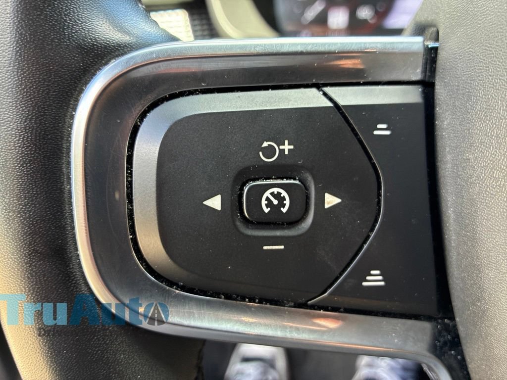 Used 2022 Volvo XC40 T5 R-Design w/ Advanced Package AWD/4WD image 28