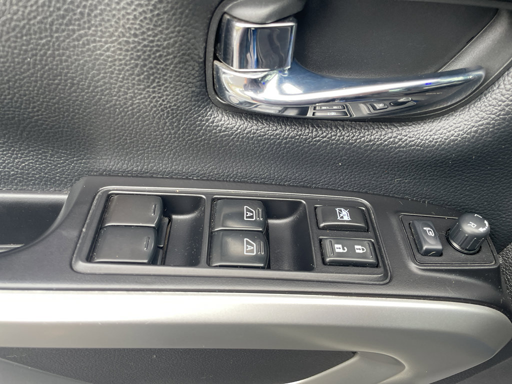 Used 2017 Nissan Titan SL image 21