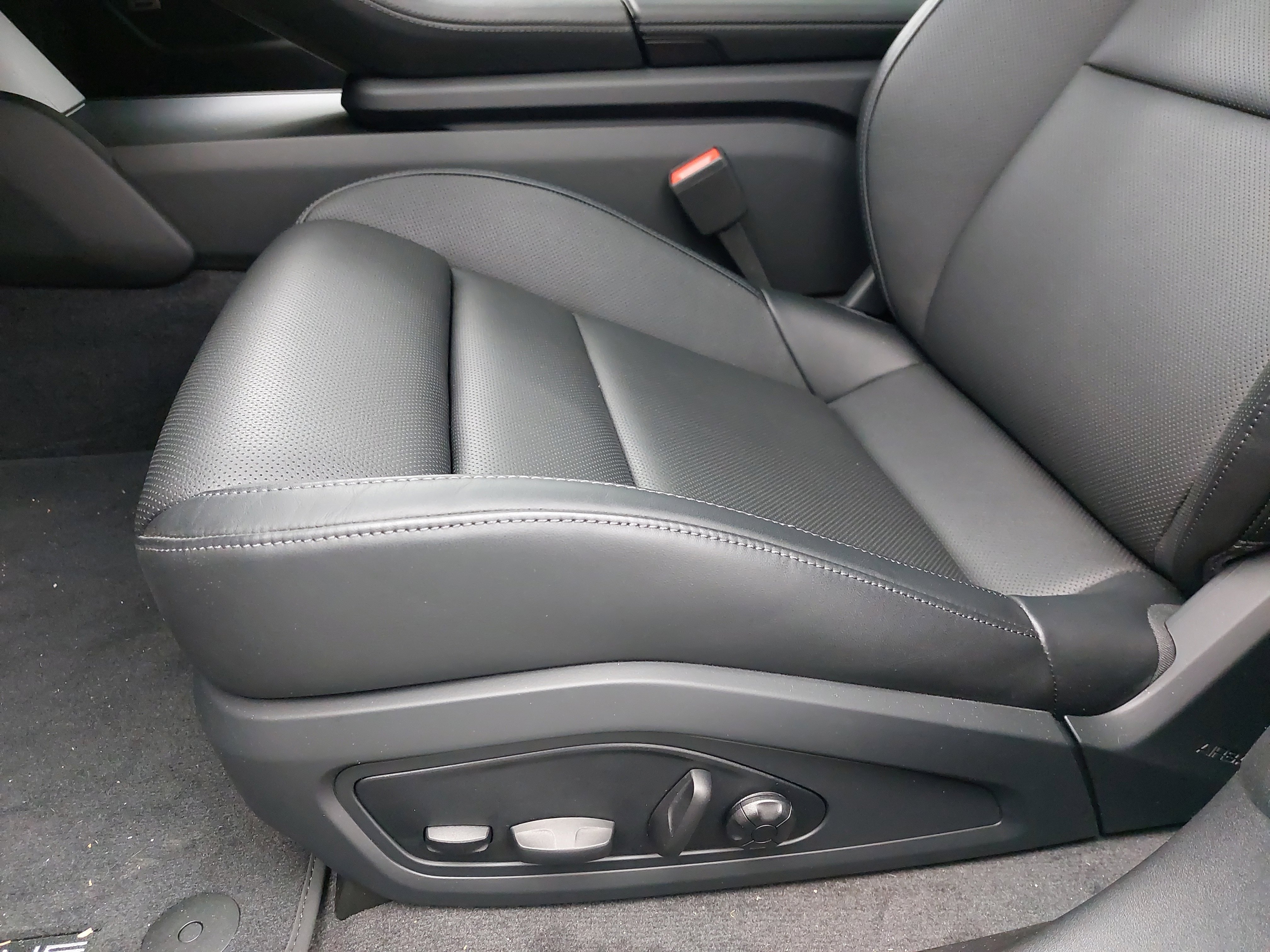 New 2025 Porsche Taycan 4S image 30