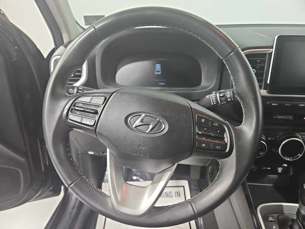Used 2024 Hyundai Venue SEL image 15