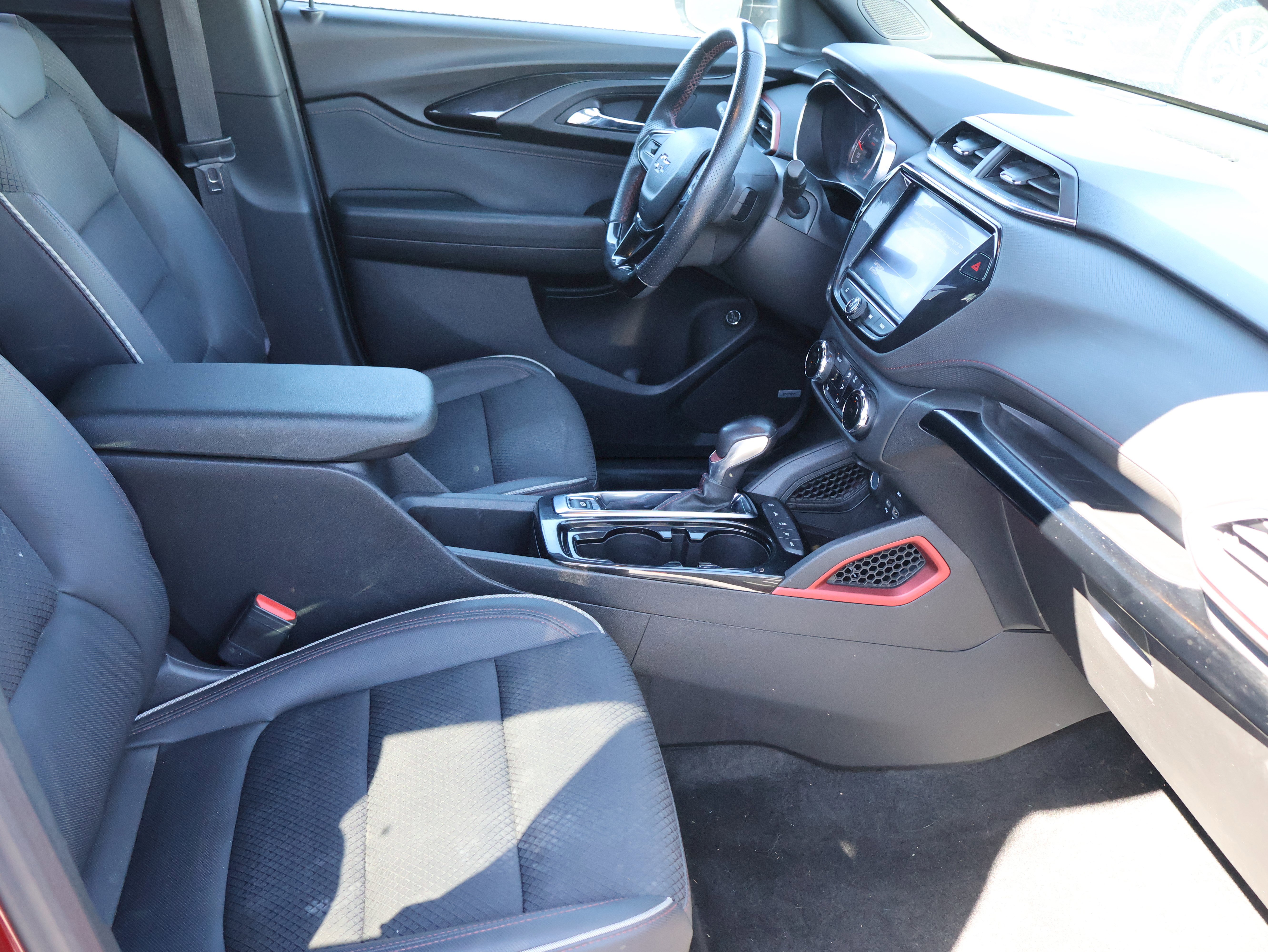 Used 2022 Chevrolet TrailBlazer RS w/ Sun and Liftgate Package image 9