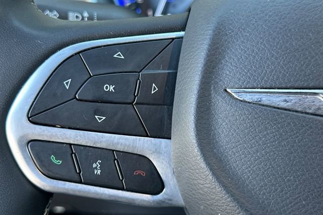 Used 2025 Chrysler Pacifica Select image 26