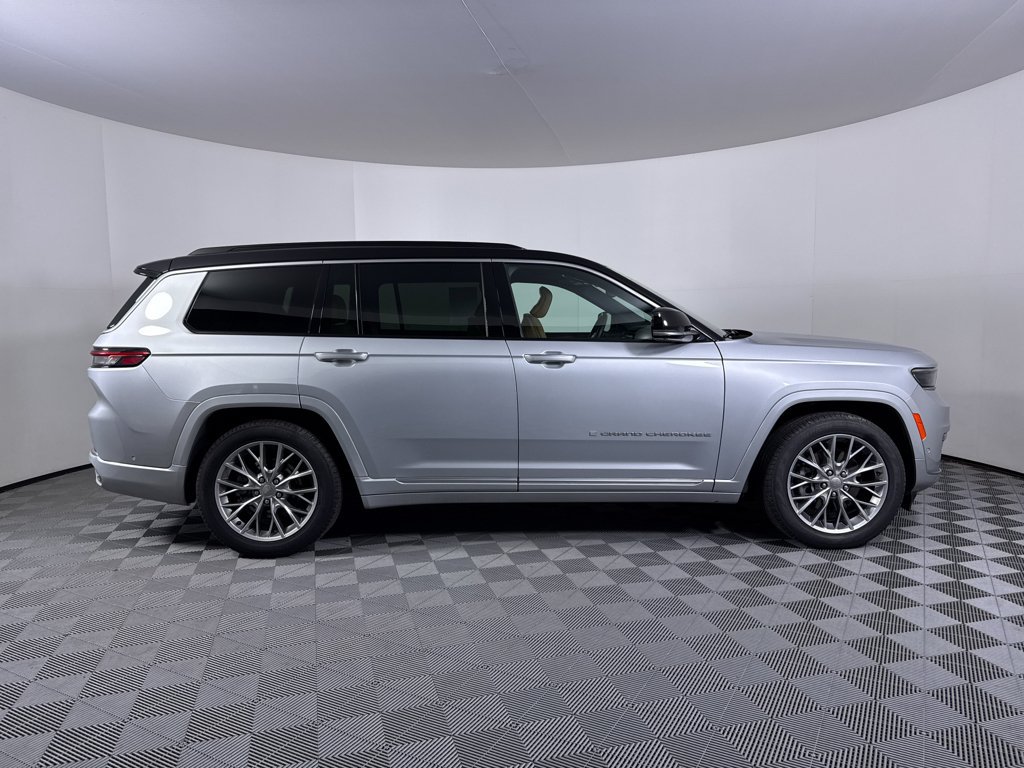 Used 2024 Jeep Grand Cherokee L Summit AWD/4WD image 15