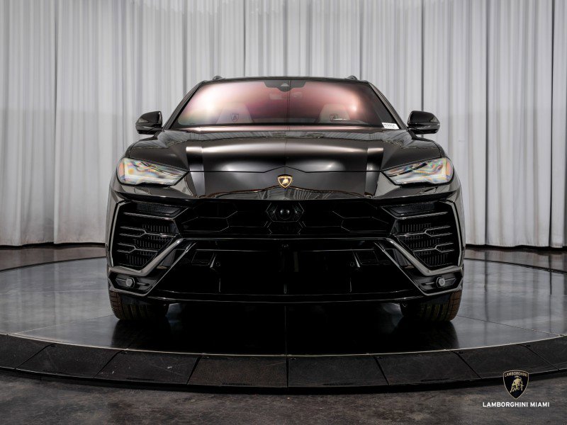 Used 2022 Lamborghini Urus image 2