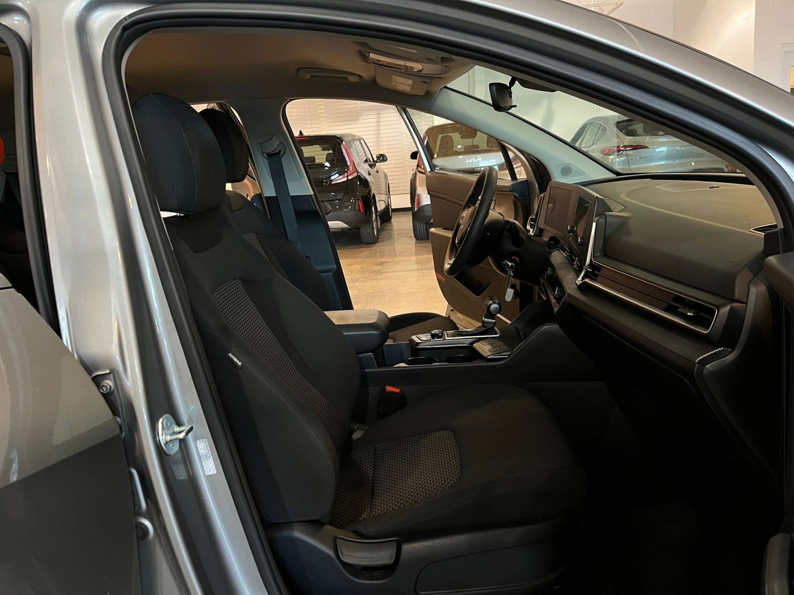 Used 2025 Kia Sportage LX image 36