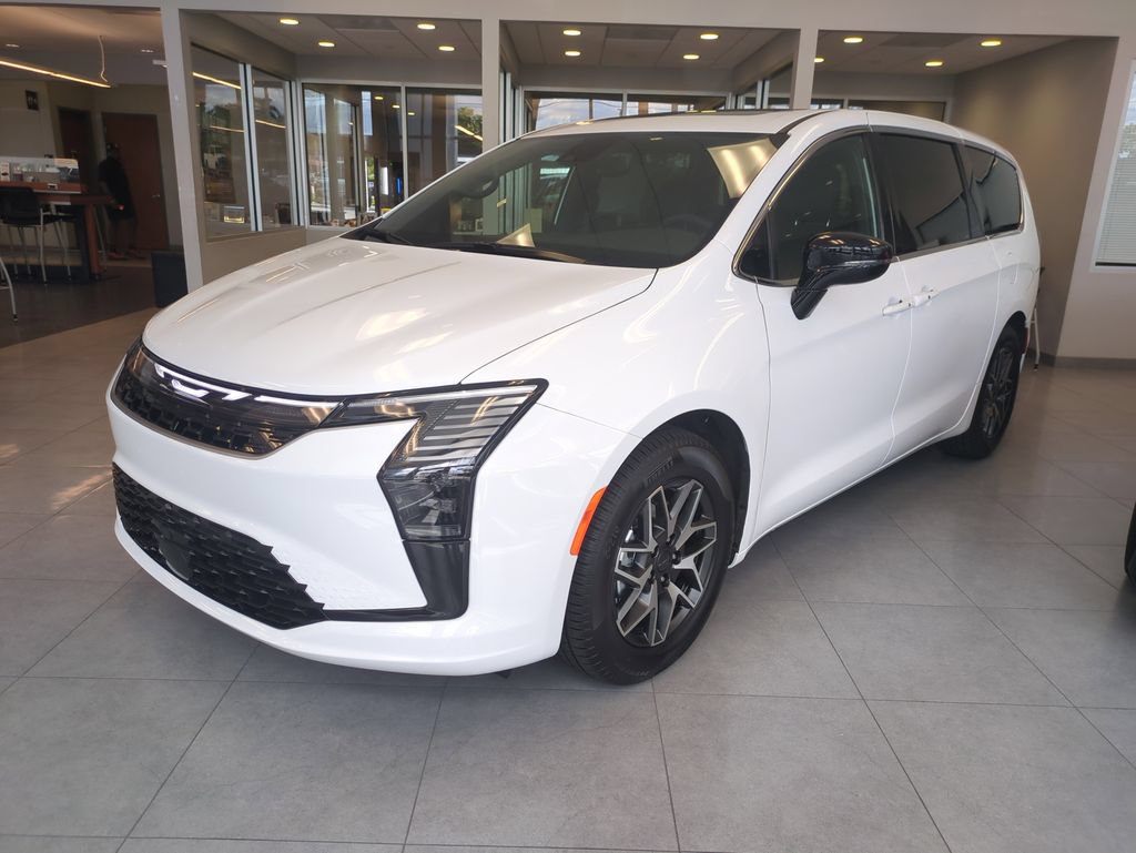 New 2027 Chrysler Pacifica Limited FWD image 9