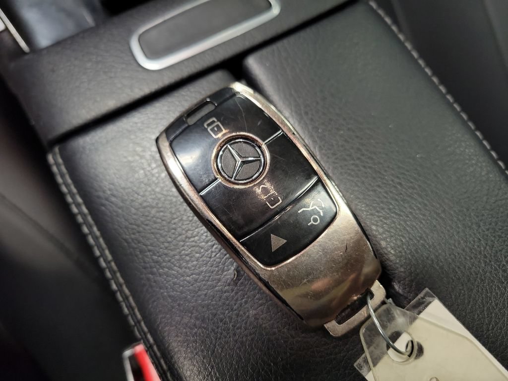 Used 2021 Mercedes-Benz GLB 250 w/ Premium Package image 16