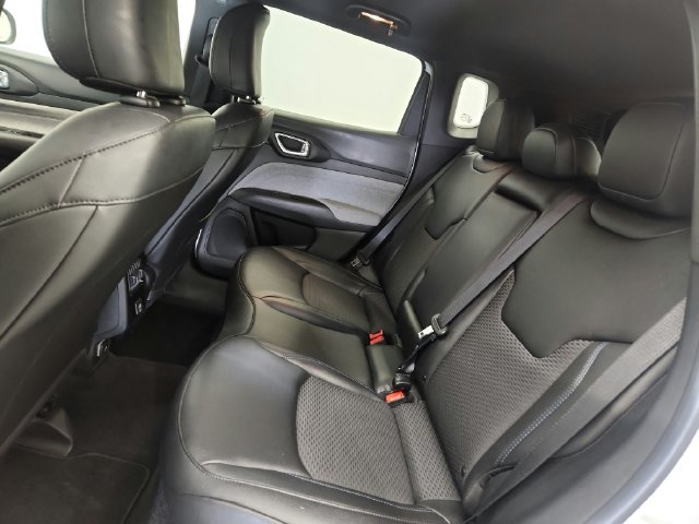 Used 2025 Jeep Compass Latitude AWD/4WD image 17