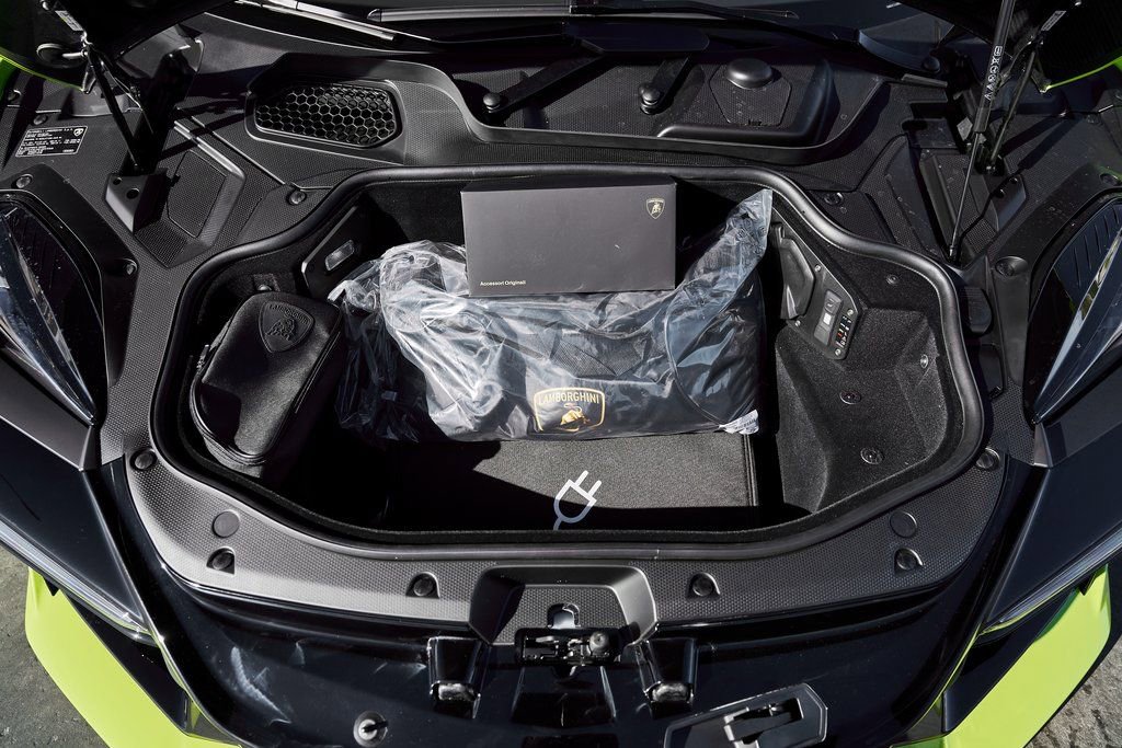 Used 2025 Lamborghini Revuelto AWD/4WD image 18