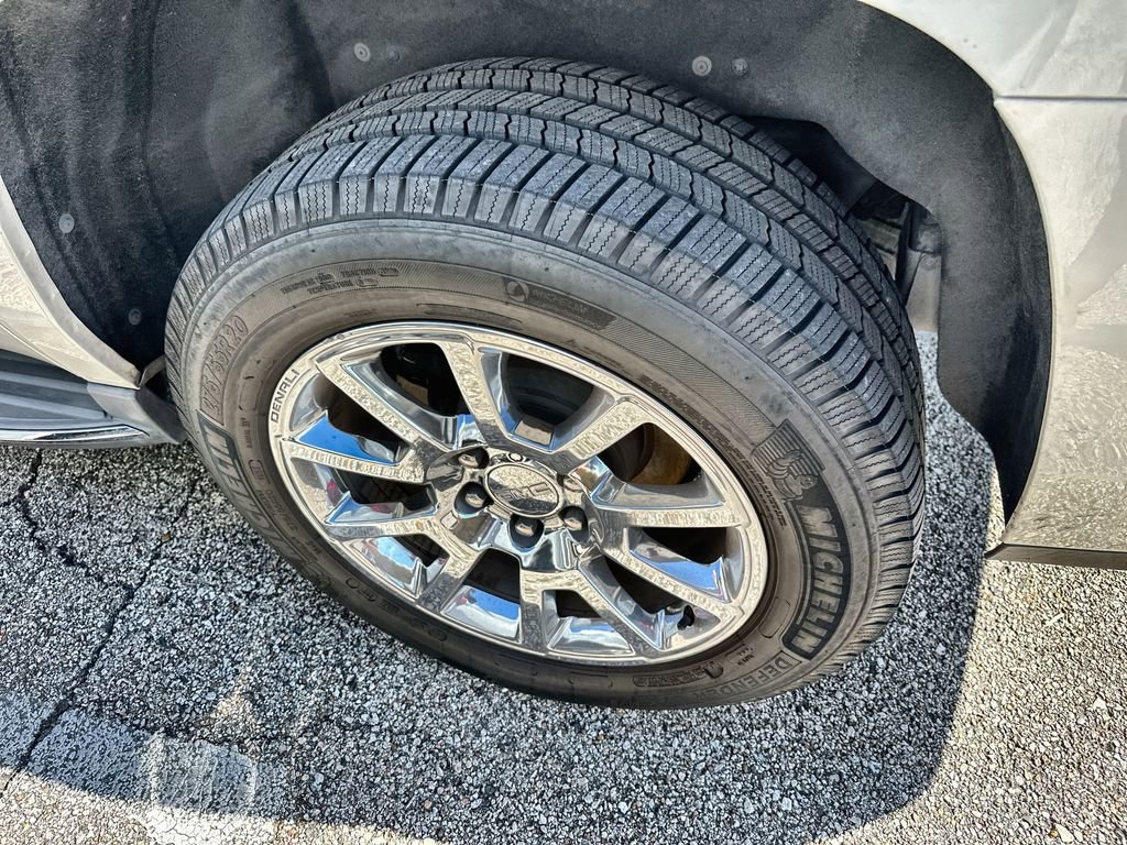 Used 2015 GMC Yukon XL Denali w/ Touring Package RWD image 11