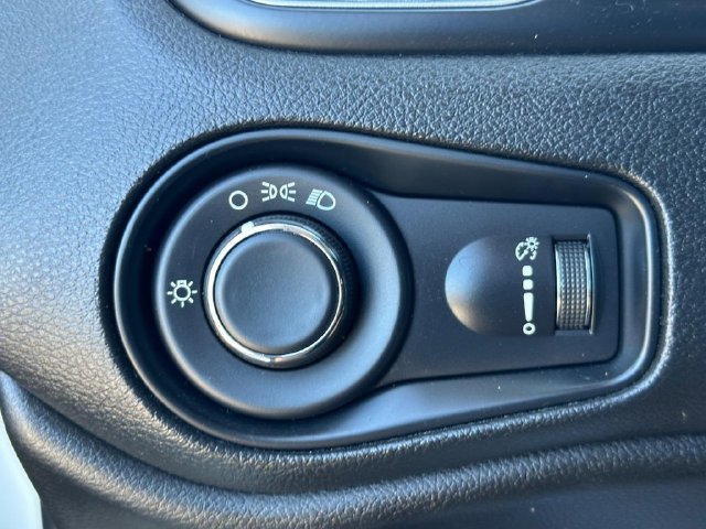 Used 2022 Jeep Renegade Sport w/ Sport Appearance Group AWD/4WD image 29