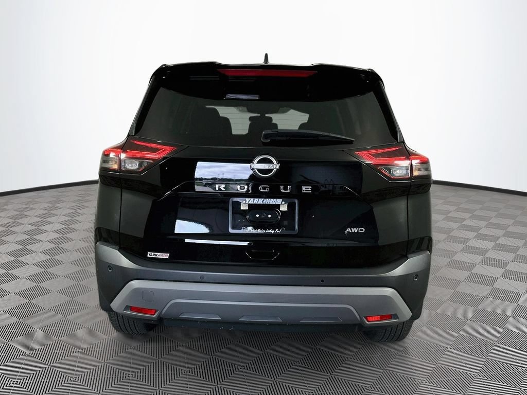 Used 2023 Nissan Rogue S AWD/4WD image 10