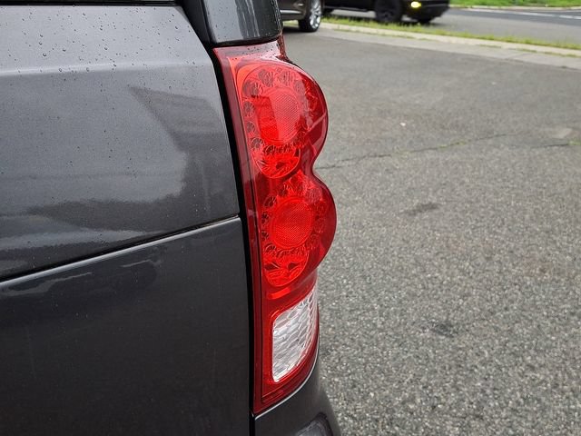 Used 2016 Dodge Grand Caravan SE FWD image 40