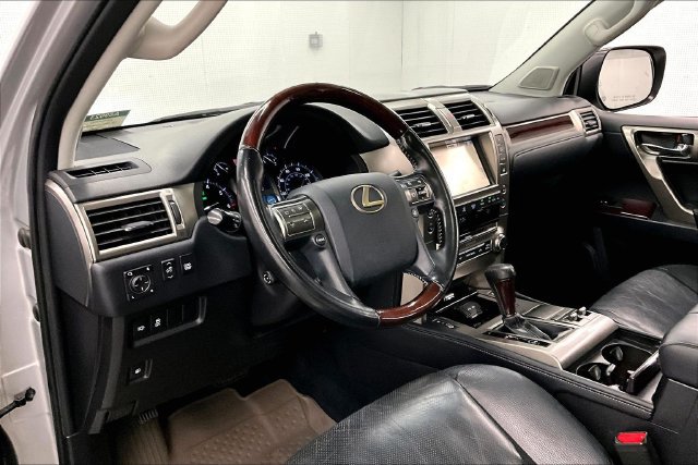 Used 2018 Lexus GX 460 Premium w/ Premium Package AWD/4WD image 17