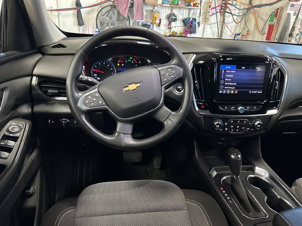Used 2020 Chevrolet Traverse LT w/ Driver Confidence II Package AWD/4WD image 17