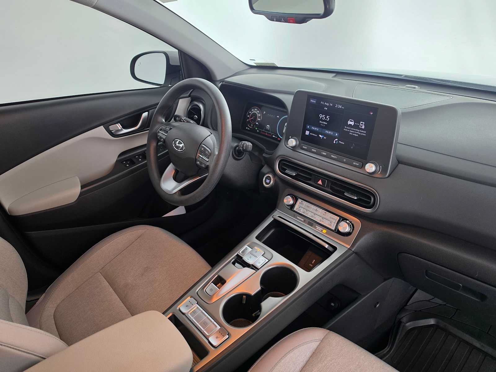 Used 2023 Hyundai Kona SE w/ Cargo Package FWD image 11