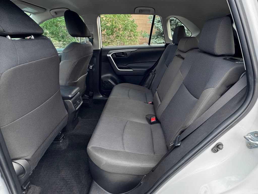 Used 2022 Toyota RAV4 LE AWD/4WD image 32
